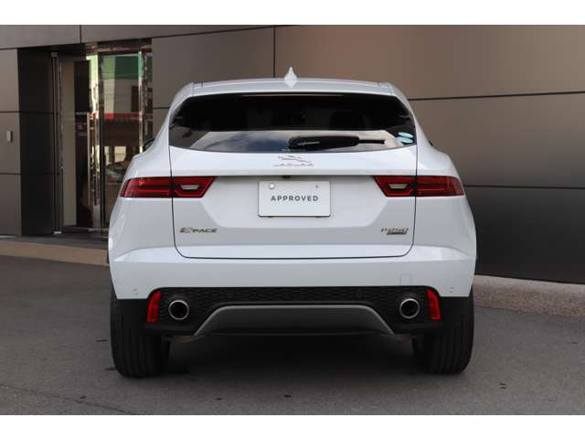 Jaguar E-Pace 10