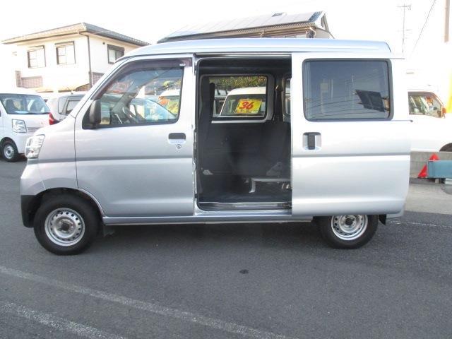 Daihatsu Hijet Cargo 12