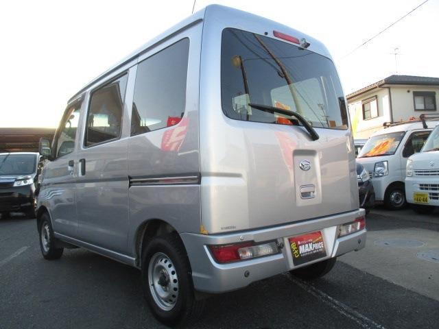 Daihatsu Hijet Cargo 6