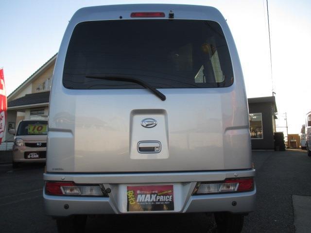 Daihatsu Hijet Cargo 7