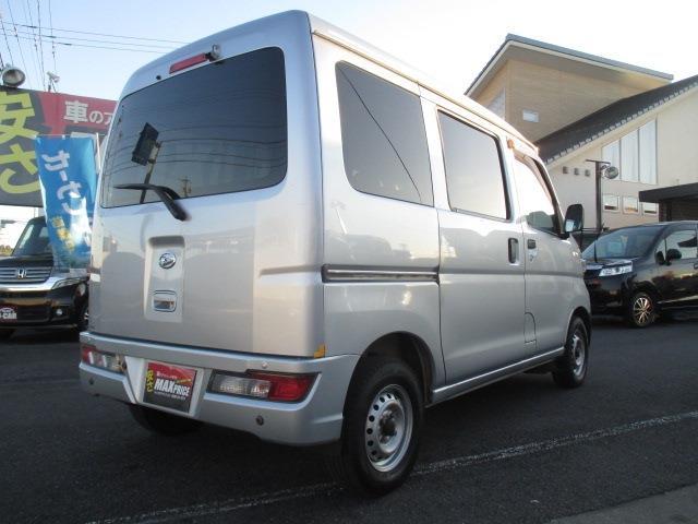 Daihatsu Hijet Cargo 8