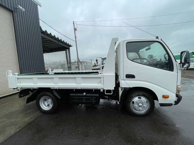 Hino Dutro 4