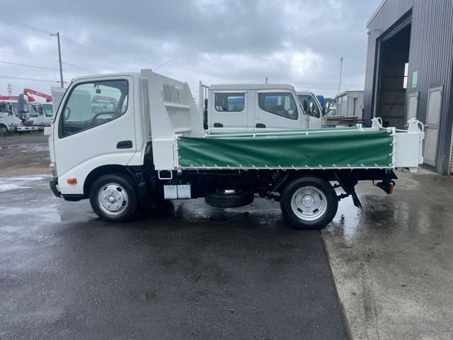Hino Dutro 9