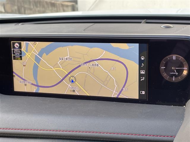 Lexus UX 8