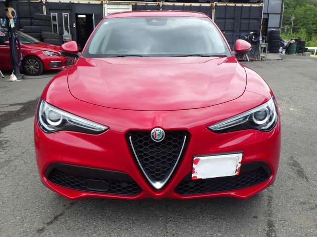 Alfa Romeo Stelvio 12