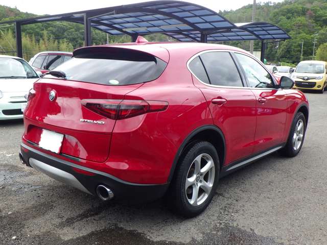 Alfa Romeo Stelvio 10