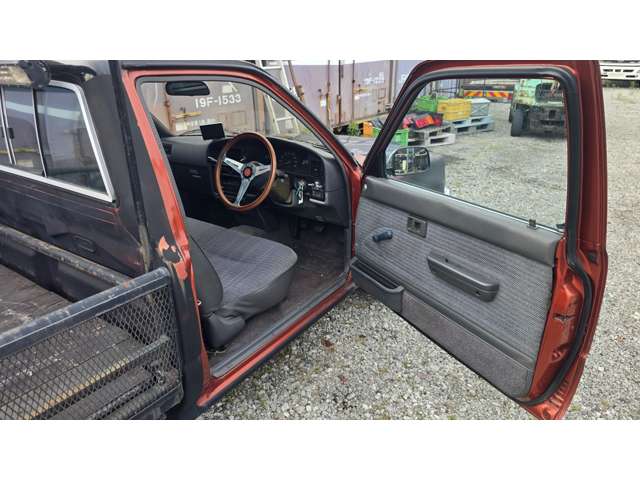 Toyota Hilux 2
