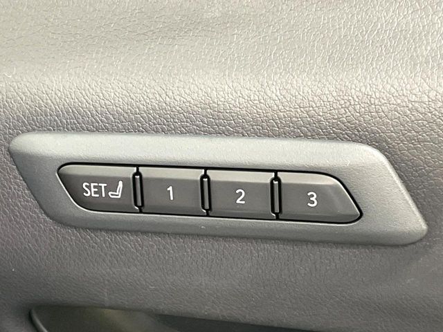 Lexus UX 9
