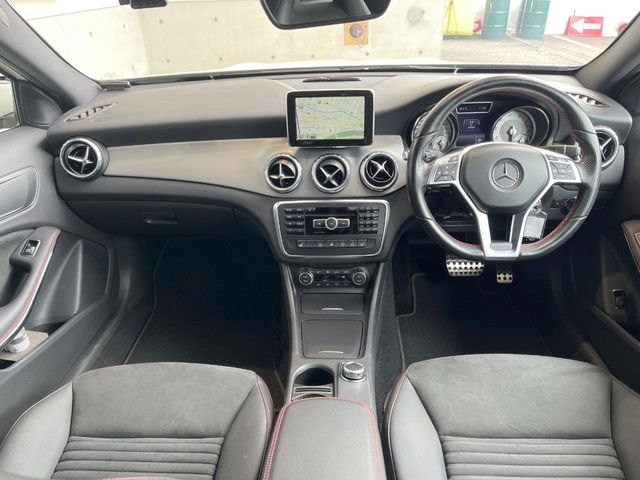 Mercedes-Benz GLA-Class 2
