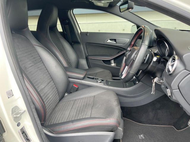 Mercedes-Benz GLA-Class 10