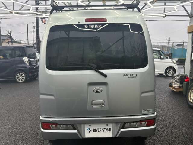 Daihatsu Hijet Cargo 4