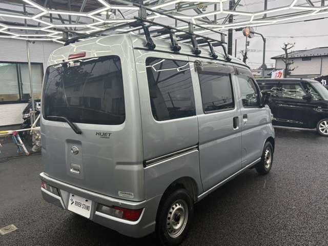 Daihatsu Hijet Cargo 5
