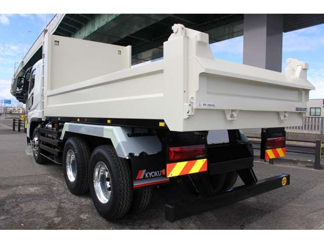 Mitsubishi Fuso Super Great 4