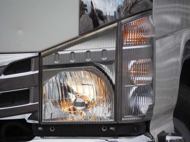 Isuzu Elf 9
