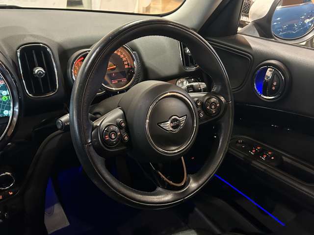 MINI Crossover 9