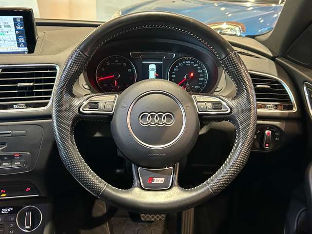 Audi Q3 8