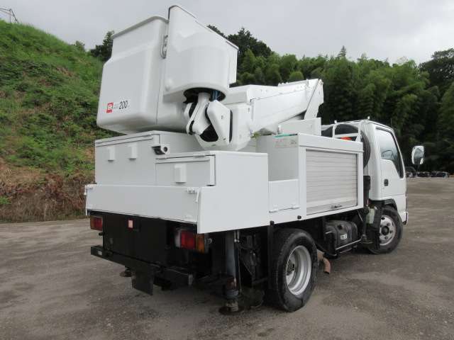 Isuzu Elf 3
