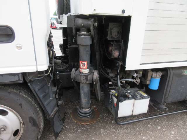 Isuzu Elf 4