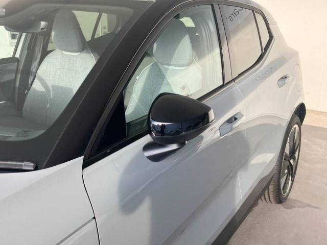 Volvo EX30 5