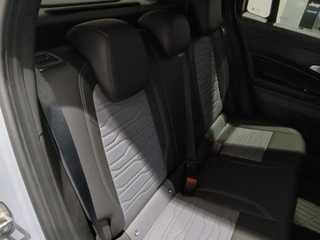Jeep アベンジャー 12