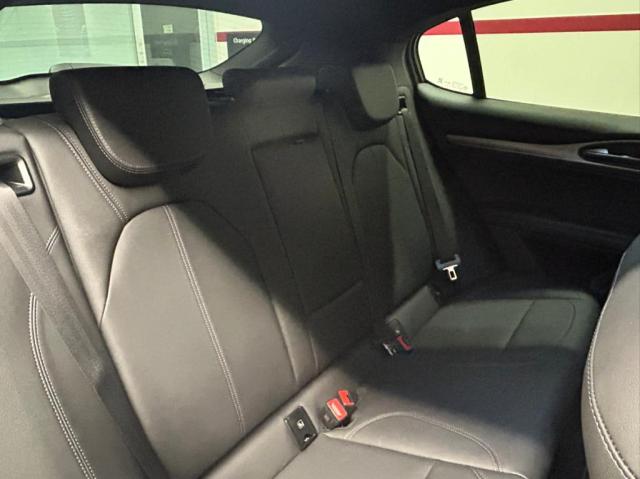 Alfa Romeo Stelvio 12
