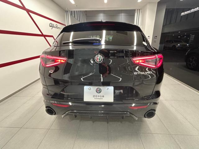 Alfa Romeo Stelvio 5