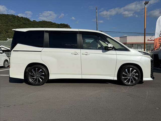 Toyota Voxy 11