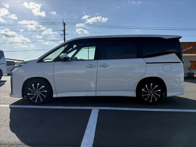 Toyota Voxy 12