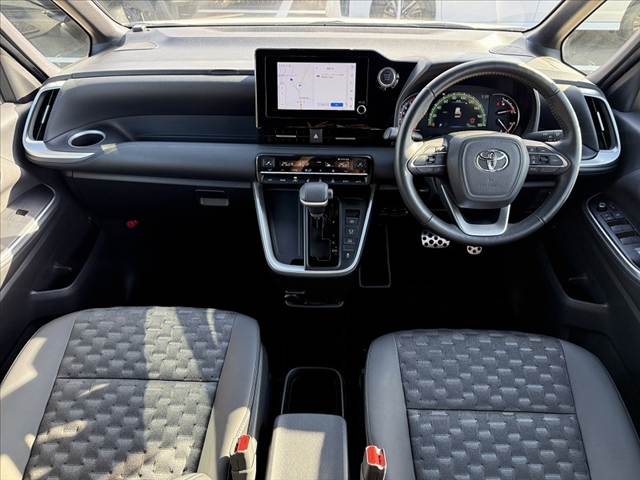 Toyota Voxy 2