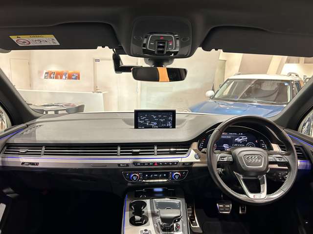 Audi Q7 6