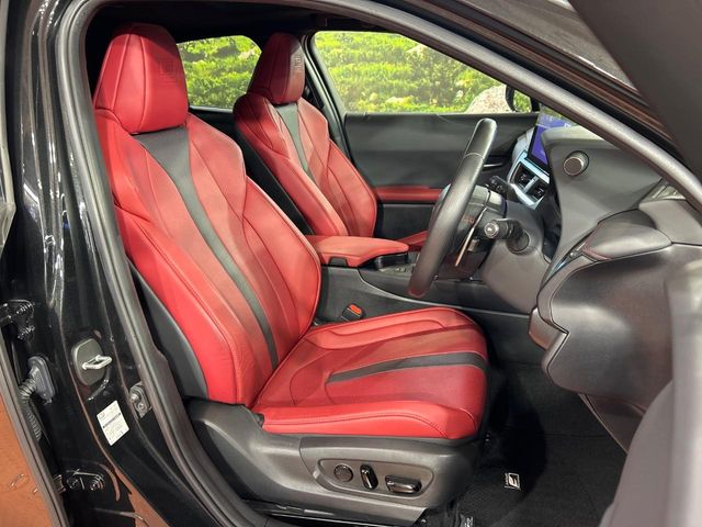 Lexus UX 8
