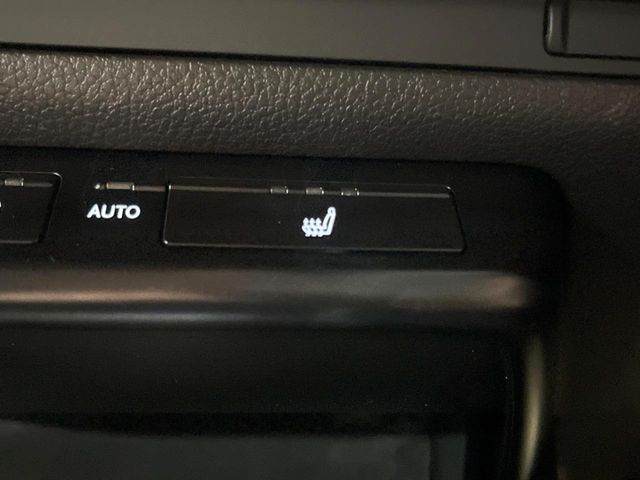 Lexus UX 6