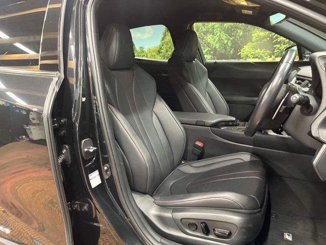 Lexus UX 8