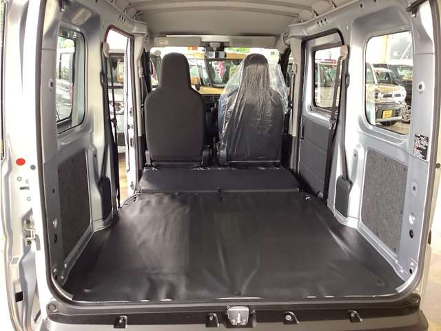 Daihatsu Hijet Cargo 12
