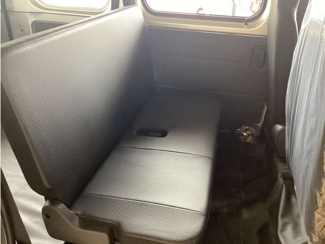 Daihatsu Hijet Cargo 10