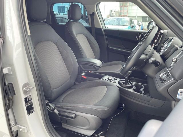 MINI Crossover 9