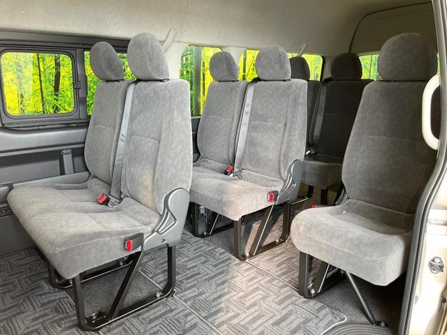 Toyota Hiace 9