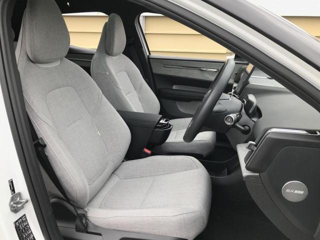 Volvo EX30 8