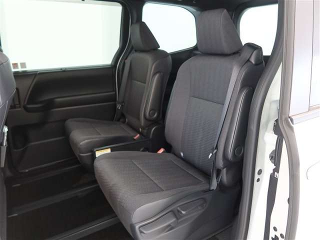 Toyota Voxy 12