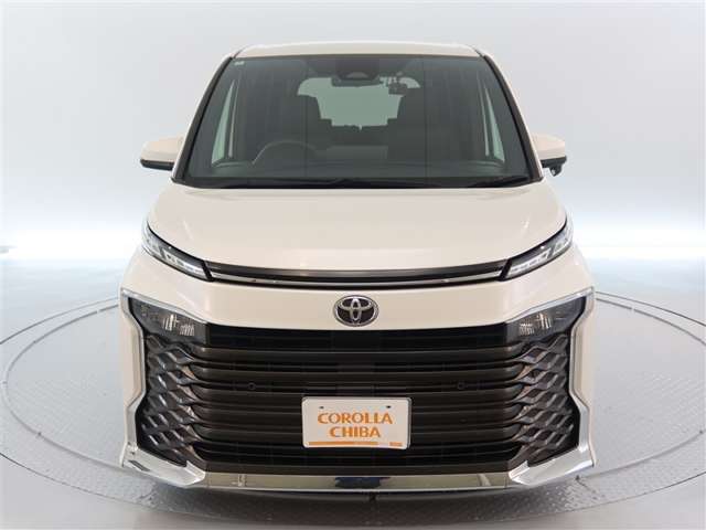 Toyota Voxy 2