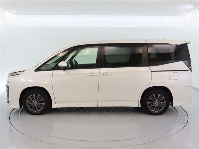 Toyota Voxy 3