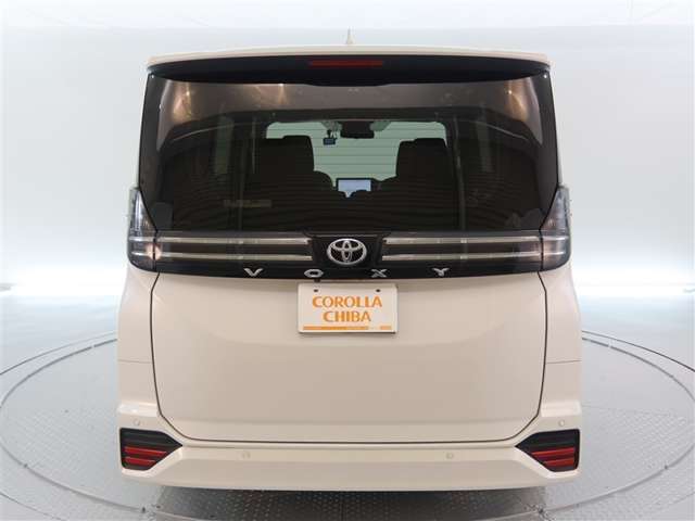 Toyota Voxy 4