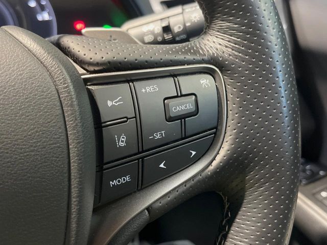 Lexus UX 5
