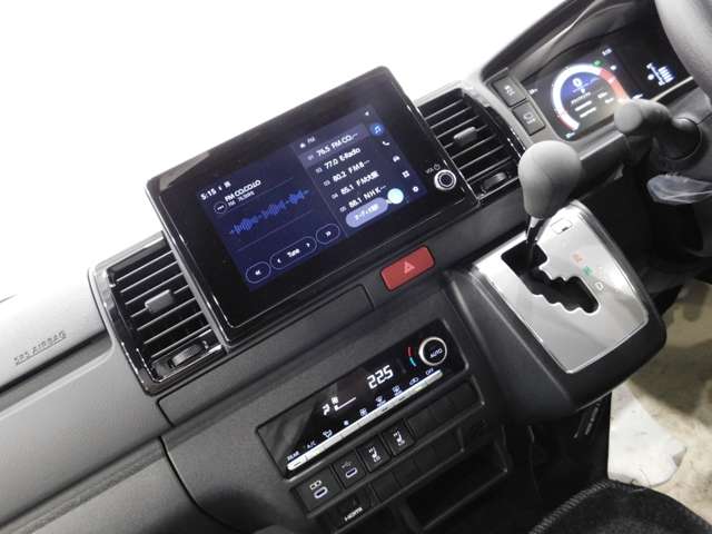 Toyota Hiace Van 4