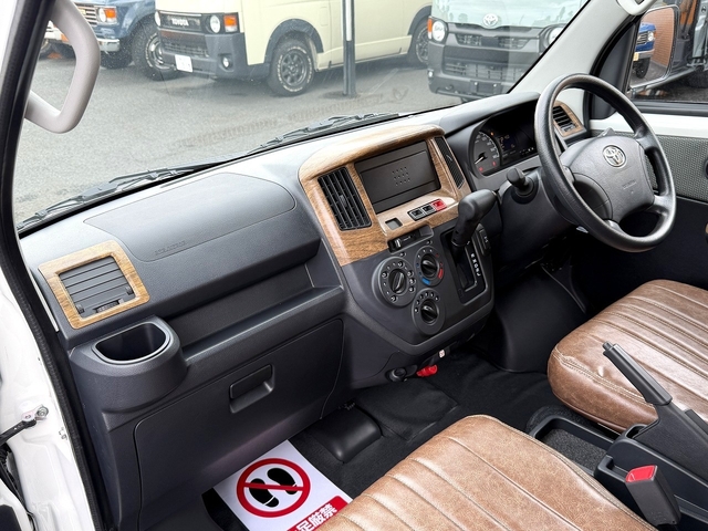 Toyota Town Ace Van 12