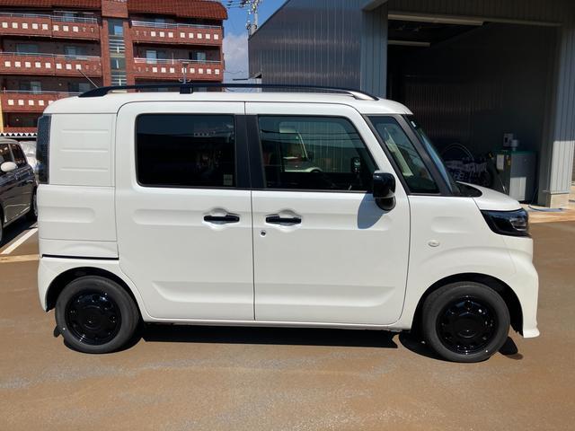 Suzuki Spacia Base 3