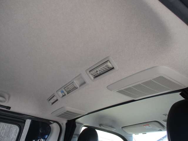 Toyota Hiace Van 11