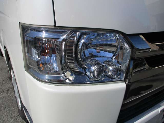 Toyota Hiace Van 3