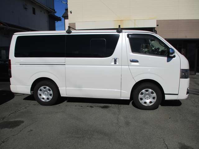 Toyota Hiace Van 4