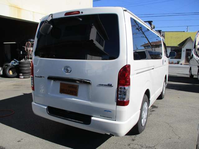 Toyota Hiace Van 7